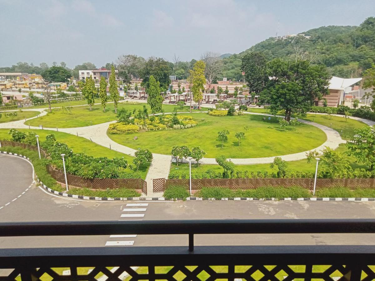 Ramada Encore By Wyndham Statue Of Unity Kevadia Exteriér fotografie